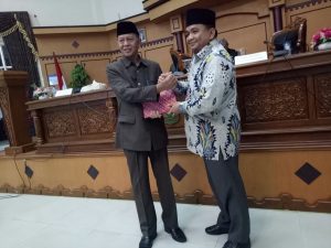 Walikota Tanjungpinang Syahru (kanan) dan Wakil Ketua DPRD Tanjungpinnang Ade Angga