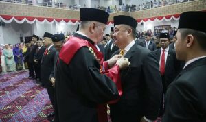 IMG-20190910-WA0014 Wakil Ketua PT Pekan Baru Dr. Eka Kartika E.M Lantik Anggota DPRD Kepri