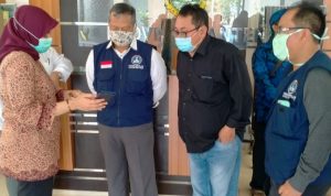 Peduli Pasca Covid-19, Perkumpulan Urang Banten dan SMSI Bantu Pemprov Berupa Baju APD