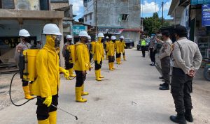 IMG-20200419-WA0009 Polda Kepri Melakukan Penyemprotan di 18 Titik Fasilitas Umum