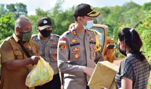 Peduli Pandemi Covid-19, Polres Bintan Melakukan Gerakan Bhakti Sosial Dengan Membagi-Bagikan Sembako