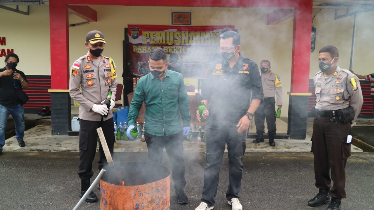 Jelang Ramadhan Polres Bintan Musnahkan Barang Bukti Ganja dan Miras