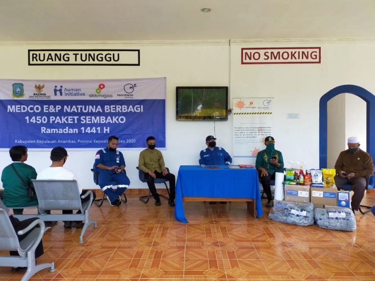 SKK Migas Bersama Medco E&P Natuna Salurkan Sembako Ke Masyarakat ...