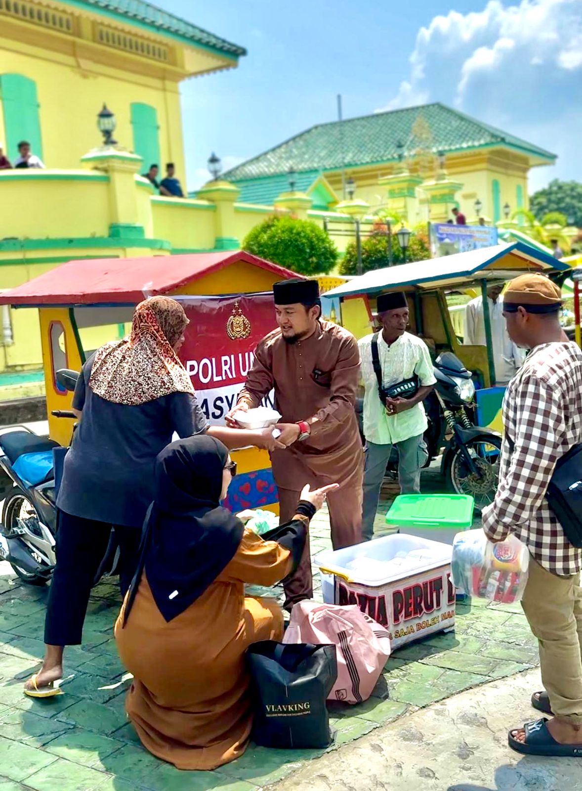 Tertunda Untuk Sekolah: “Razia Perut Lapar” Semakin Menyentuh Hati Masyarakat Pulau Penyengat