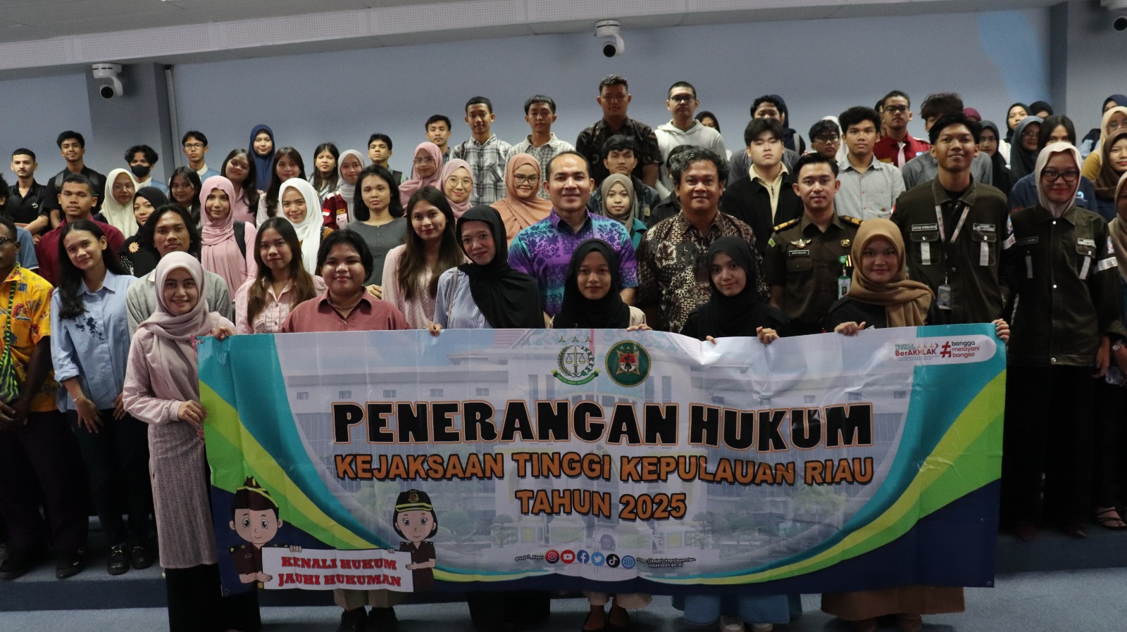IMG-20250808-WA0063 Kejati Kepri "Goes To Campus" Sosialisasi tentang Bijak Bermedia Sosial dan Perlindungan Data Pribadi di Politeknik Negeri Batam