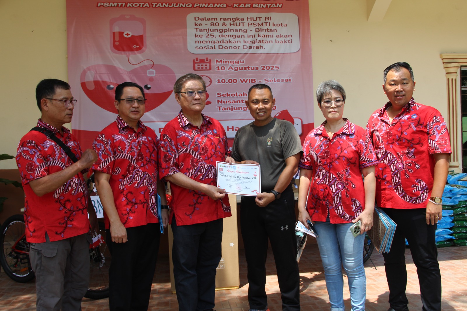 Sambut HUT RI Ke-80, Korem 033/WP Berkolaborasi Dengan PSMTI Menggelar Donor Darah