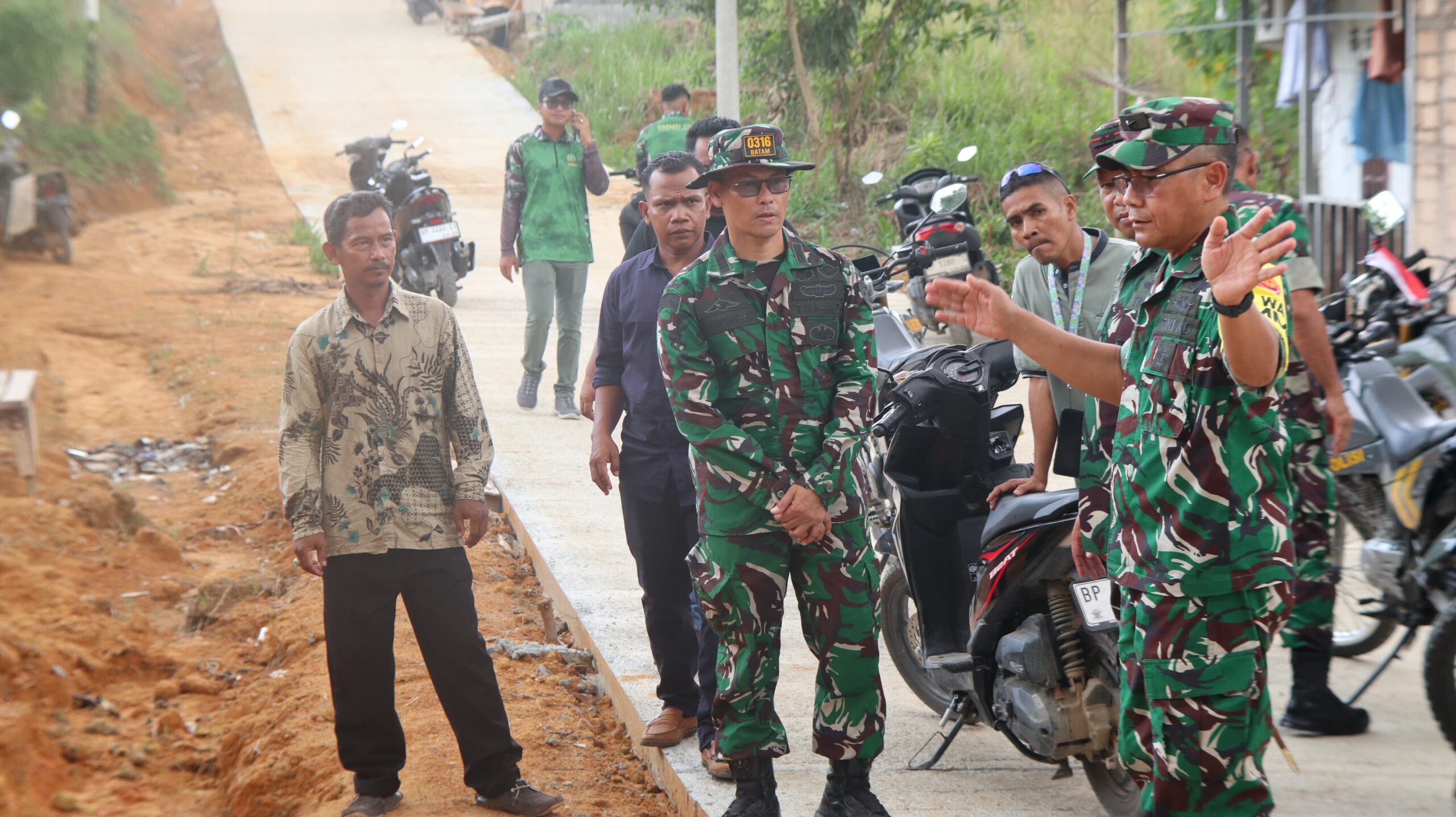 IMG-20250820-WA0064 Kasrem 033/WP Kolonel Inf I Ketut Mertha Gunarda Dampingi Tim WASEV Tinjau TMMD Ke-125 di Batam