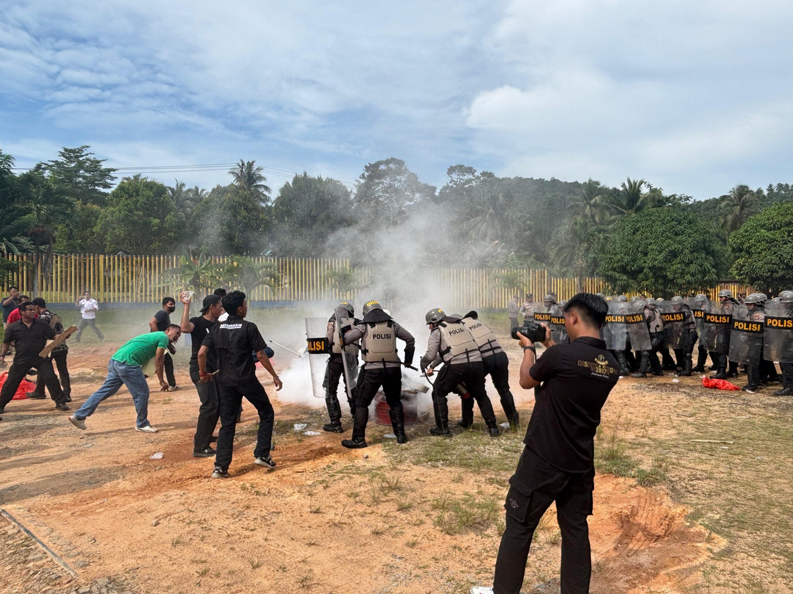 Polres Anambas Gelar Simulasi Sistem Pengamanan Objek Vital di PT Medco Energi