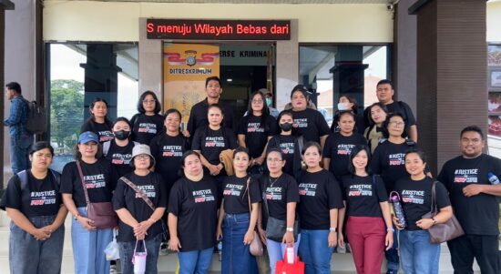 Tim kuasa hukum bersama 27 anggota Paduan Suara Wanita (PSW) Tanjungpinang saat berada di Mapolda Kepri untuk meminta audiensi terkait penanganan kasus Pesparawi.
